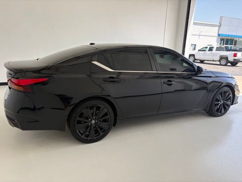Used 2022 Nissan Altima 2.5 SR w/ Midnight Edition Package FWD image 22