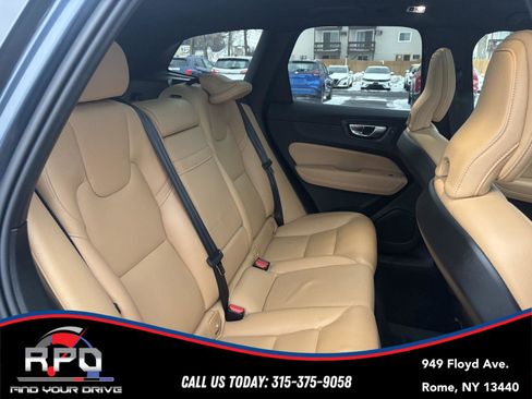 Used 2020 Volvo XC60 T6 Momentum image 34