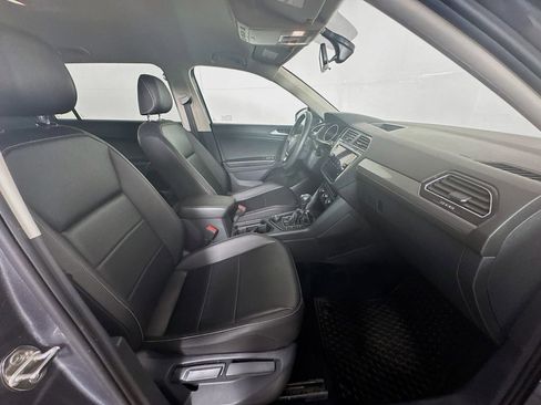 Used 2021 Volkswagen Tiguan SE image 33