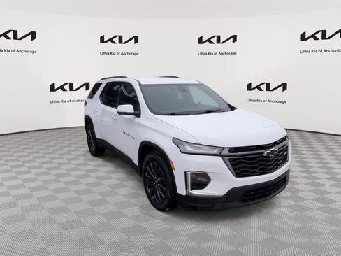 Used 2023 Chevrolet Traverse RS image 2