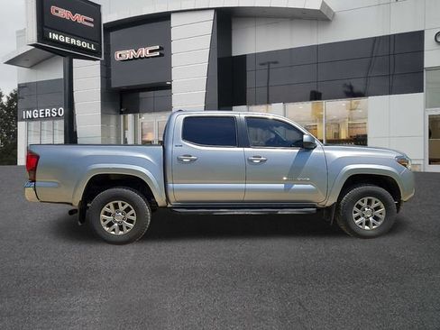 Used 2019 Toyota Tacoma SR5 AWD/4WD image 23