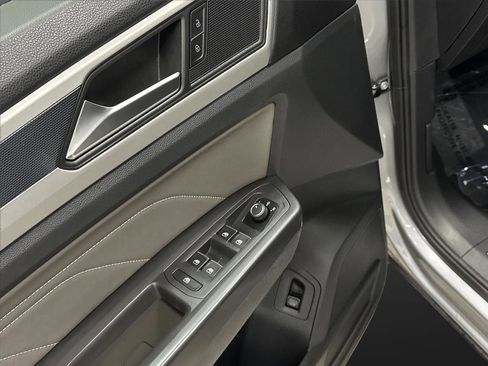 Used 2023 Volkswagen Atlas Cross Sport SEL image 28