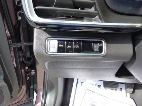 Used 2025 Buick Envision Preferred AWD/4WD image 24