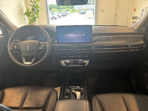 Certified 2025 Lincoln Corsair Reserve w/ Equipment Group 202A AWD/4WD image 8