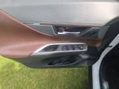 Used 2024 Toyota Venza XLE AWD/4WD image 14