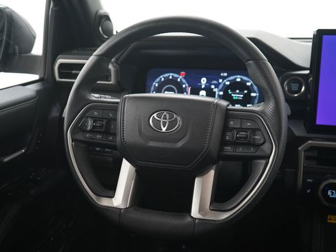 Used 2025 Toyota 4Runner Limited AWD/4WD image 18