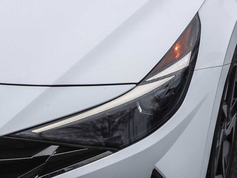 Used 2023 Hyundai Elantra Limited image 7