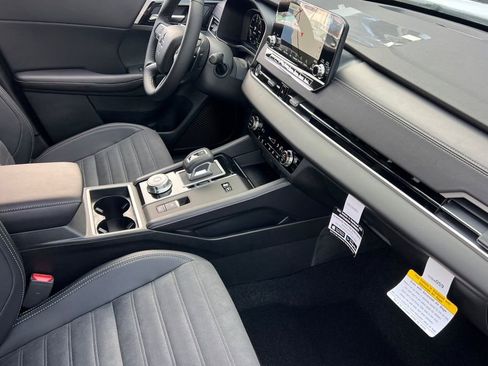 New 2025 Mitsubishi Outlander SE image 17