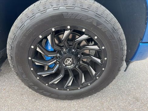 Used 2024 Chevrolet Silverado 1500 Custom w/ Turbomax Blackout Package RWD image 9