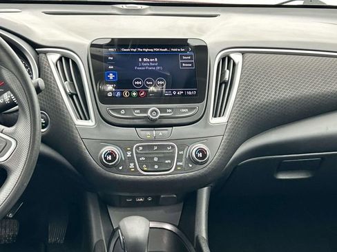 Used 2023 Chevrolet Malibu LT image 16