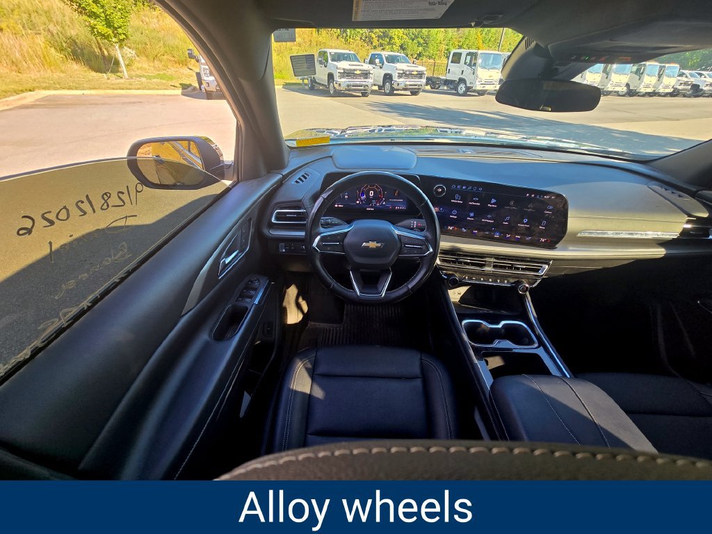 Certified 2025 Chevrolet Traverse LT FWD image 17