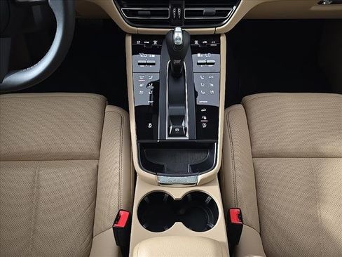 Certified 2025 Porsche Macan image 21