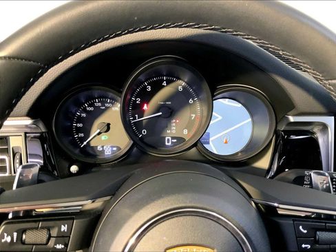 Certified 2023 Porsche Macan AWD/4WD image 29