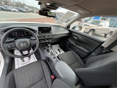 Used 2023 Honda HR-V LX image 20