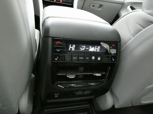 Used 2021 Jeep Grand Cherokee L Overland w/ Luxury Tech Group IV image 22