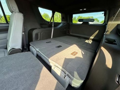 Used 2024 GMC Yukon XL SLT w/ SLT Luxury Package image 61