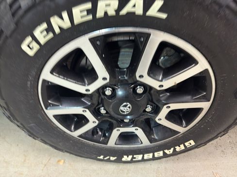 Used 2014 Toyota Tundra SR5 image 32