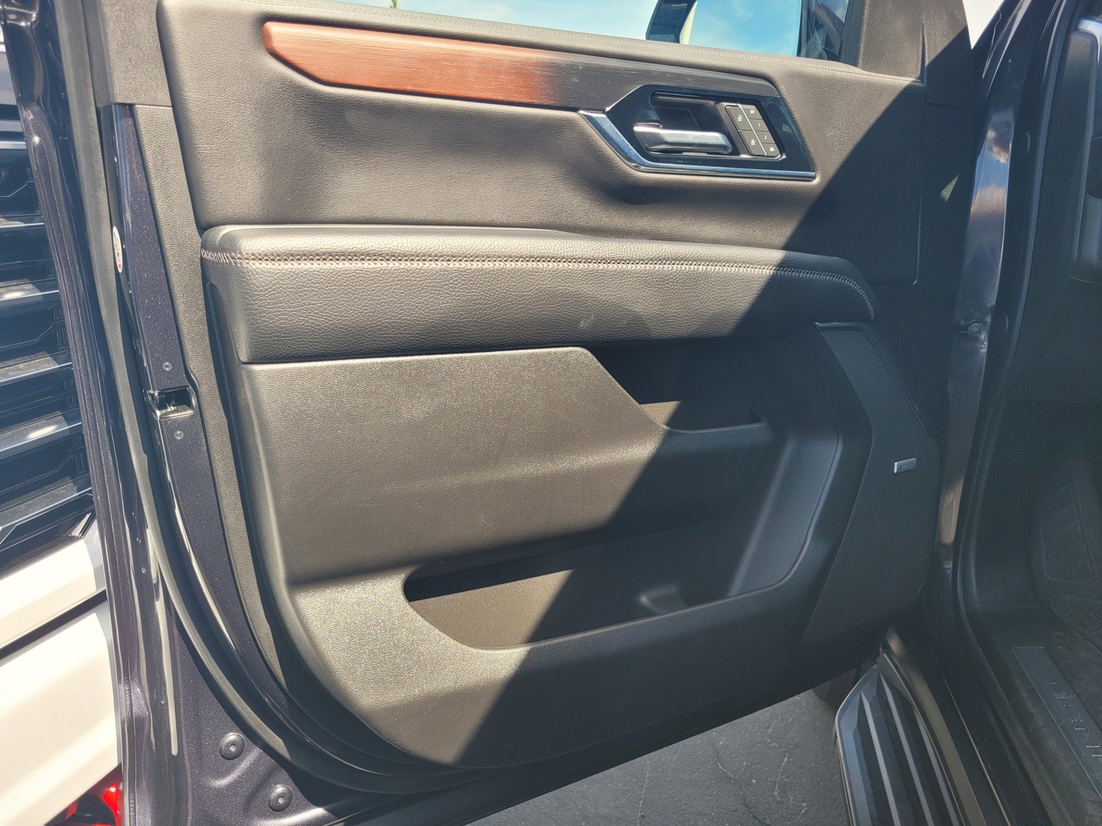 Used 2025 GMC Yukon Denali AWD/4WD image 15
