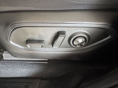 Used 2025 Jeep Grand Cherokee Laredo X w/ Luxury Tech Group I image 26