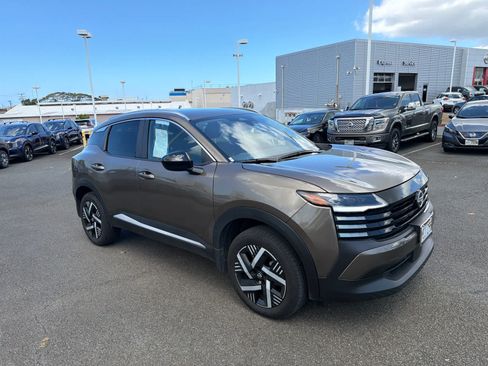 Used 2026 Nissan Kicks SV FWD image 2