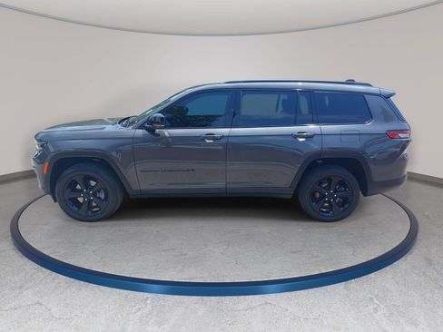 Used 2025 Jeep Grand Cherokee L Limited w/ Black Appearance Package AWD/4WD image 8