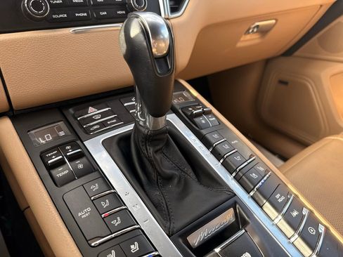 Used 2018 Porsche Macan image 22