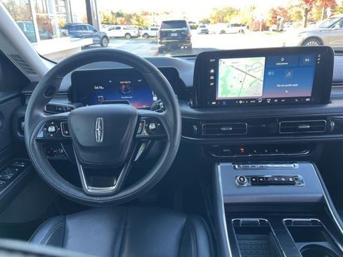 Certified 2025 Lincoln Aviator AWD w/ Jet Appearance Package image 4