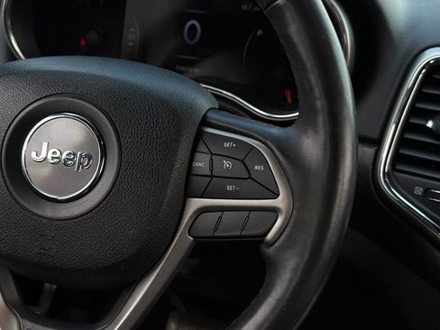 Used 2018 Jeep Grand Cherokee Altitude AWD/4WD image 10