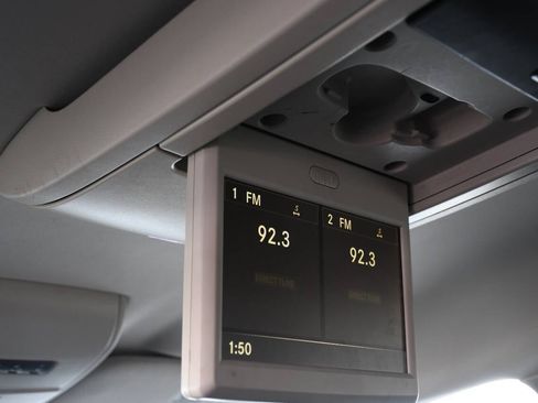 Used 2014 Chrysler Town & Country Touring-L w/ Driver Convenience Group image 18