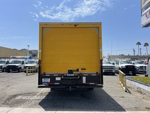 Used 2021 GMC Savana 3500 Extended w/ Power Convenience Package RWD image 3