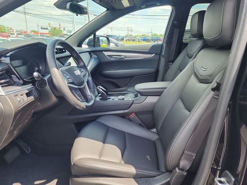 Used 2022 Cadillac XT5 Luxury AWD/4WD image 9
