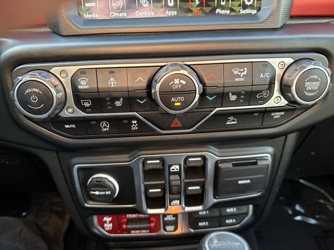 Used 2023 Jeep Gladiator Rubicon w/ Cold Weather Group image 23