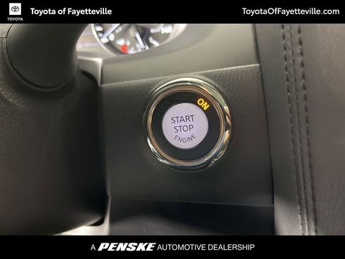 Used 2023 Nissan Armada SL w/ Captain's Chairs Package image 38