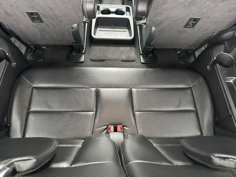 Used 2020 Ford Explorer XLT w/ Equipment Group 202A AWD/4WD image 30