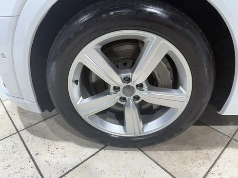 Used 2019 Audi e-tron Premium Plus image 7