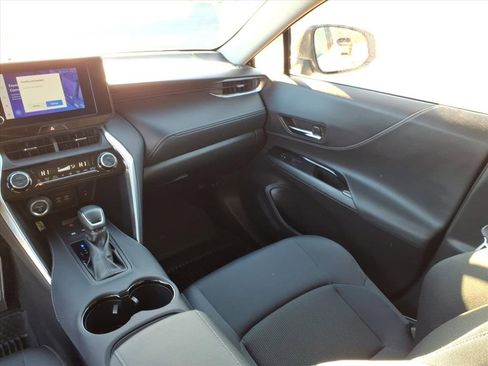 Used 2023 Toyota Venza LE image 13