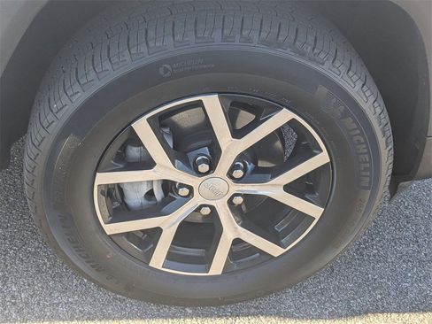 Used 2024 Jeep Grand Cherokee Limited w/ MOPAR Finishing Package image 15