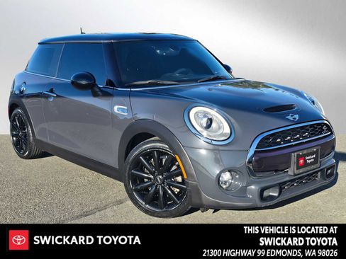 Used 2018 MINI Cooper S image 1