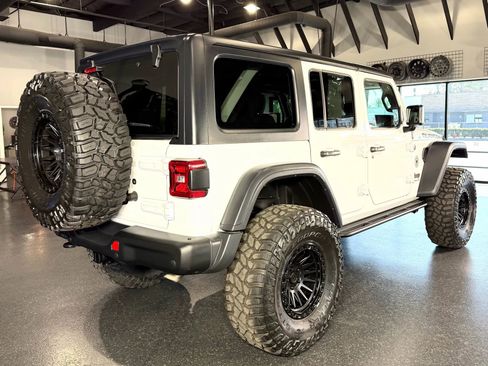 Used 2025 Jeep Wrangler Unlimited Rubicon image 14