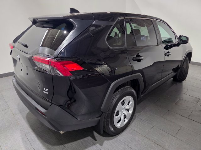 Used 2023 Toyota RAV4 LE AWD/4WD image 5