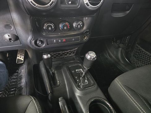 Used 2014 Jeep Wrangler Unlimited Sahara image 21