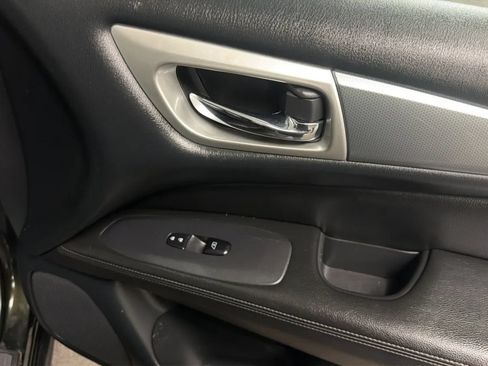 Used 2020 Nissan Pathfinder SL FWD image 19