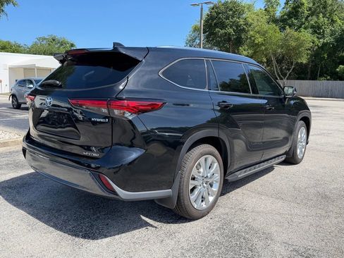 Used 2022 Toyota Highlander Limited FWD image 5
