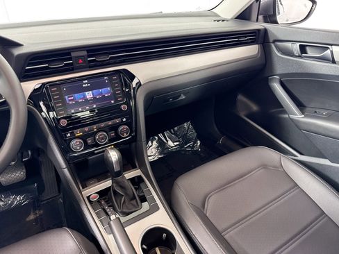 Used 2022 Volkswagen Passat 2.0T SE image 28