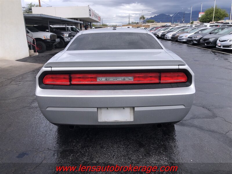 Used 2010 Dodge Challenger R/T RWD image 4