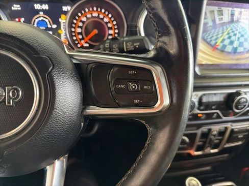 Used 2018 Jeep Wrangler Unlimited Sahara w/ Dual Top Group AWD/4WD image 16