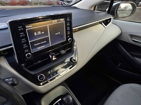 Used 2020 Toyota Corolla LE image 29