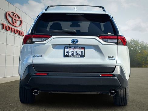 Used 2023 Toyota RAV4 XLE Premium AWD/4WD image 4