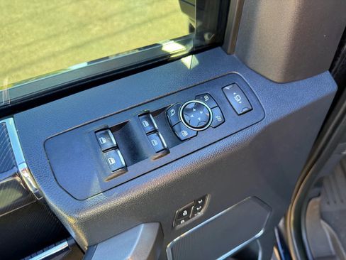 Used 2022 Ford F350 Platinum w/ Tremor Off-Road Package image 17