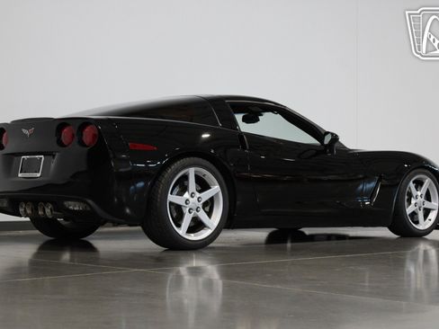 Used 2005 Chevrolet Corvette Coupe w/ Preferred Equipment Group image 24